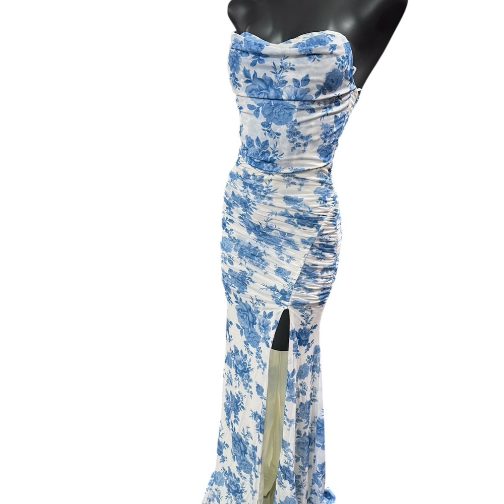 Elegant Blue Floral Strapless Dress